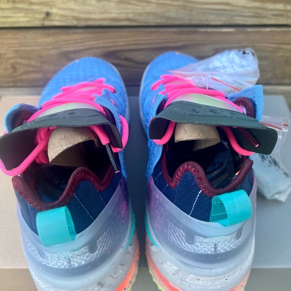 Lebron XVIII University Blue/Metallic Gold Men’s Size 10 Women’s Size 11.5 - Picture 7 of 13